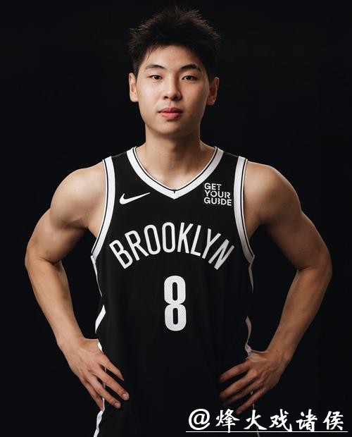 崔永熙新赛季确定穿8号球衣 官方身高为1米98 崔永熙新赛季确定穿8号球衣 官方身高为1米98