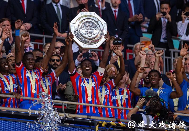 曼城签下格伊 缓解后防危机 曼城签下格伊 缓解后防危机