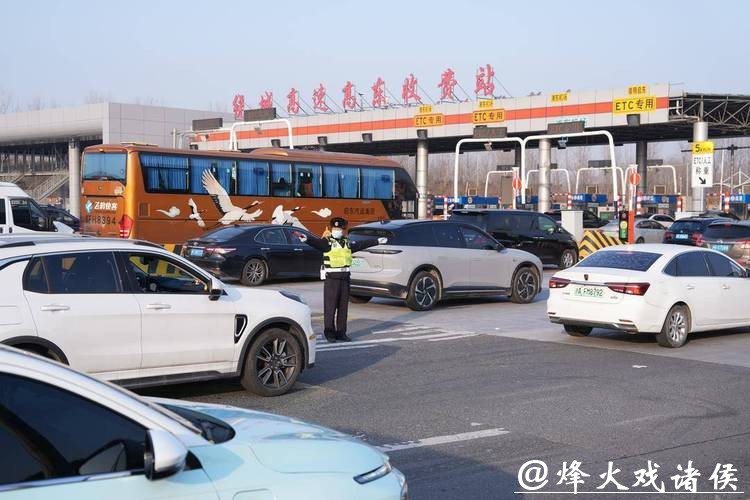 出沪车流高峰已至!春节期间,上海警方多措并举保障城市安全有序 出沪车流高峰已至!春节期间,上海警方多措并举保障城市安全有序